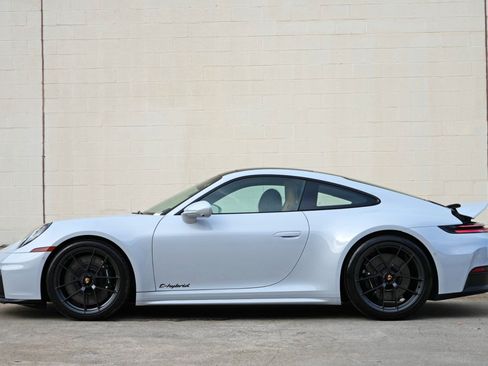 Used 2025 Porsche 911 Carrera GTS RWD image 9