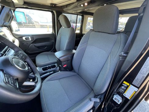 Used 2025 Jeep Wrangler Unlimited Sport AWD/4WD image 36