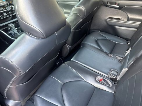 Certified 2021 Toyota Highlander XLE image 11