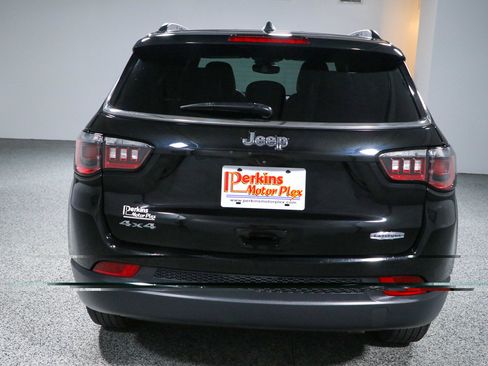 Used 2024 Jeep Compass Latitude AWD/4WD image 8