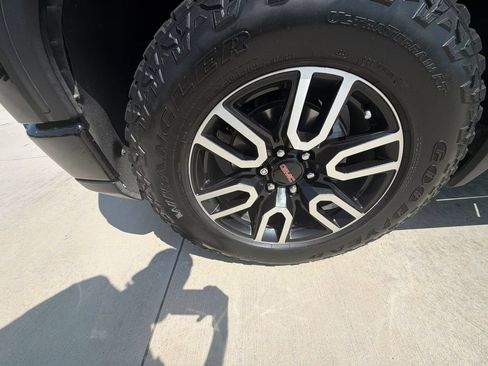 Used 2022 GMC Sierra 1500 AT4 w/ AT4 Premium Package AWD/4WD image 14