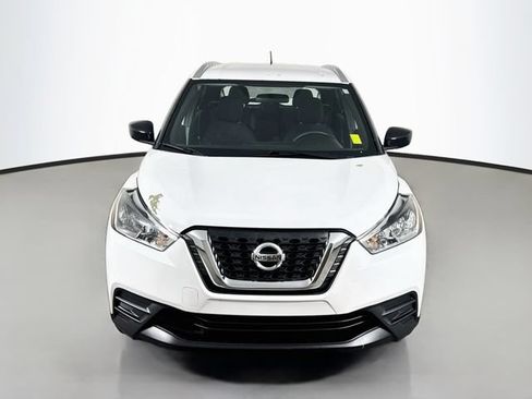 Used 2018 Nissan Kicks S FWD image 2