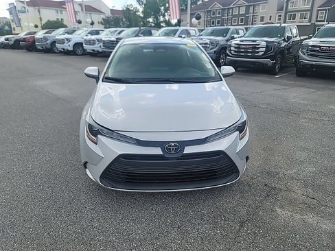 Used 2024 Toyota Corolla LE FWD image 2