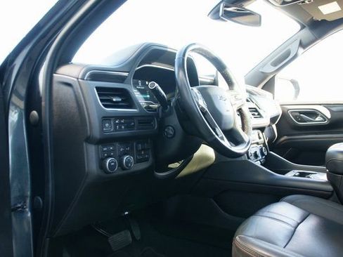 Used 2022 Chevrolet Suburban RST w/ Sport Performance Package image 15