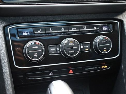 Used 2021 Volkswagen Atlas SEL Premium image 33