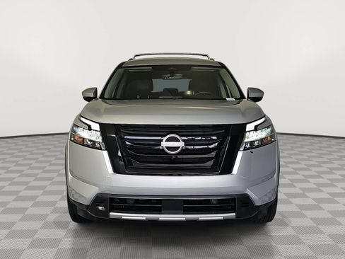 Used 2024 Nissan Pathfinder SL w/ Black Appearance Package FWD image 3