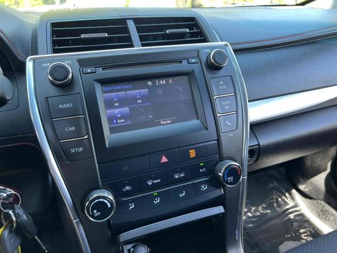 Used 2017 Toyota Camry SE w/ Moonroof Package image 29