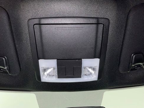 Used 2017 Ford Explorer XLT FWD image 22