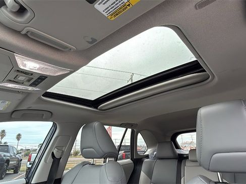 Used 2023 Toyota RAV4 XLE Premium image 12