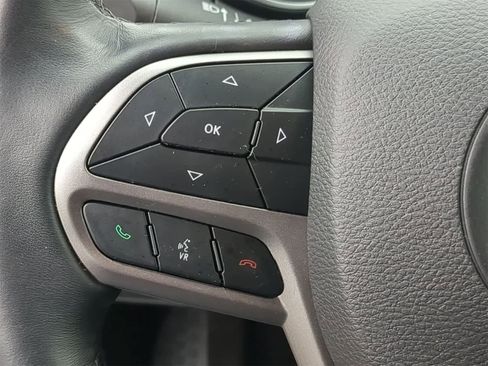 Certified 2019 Jeep Cherokee Limited w/ Luxury Group image 30