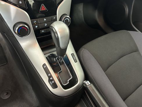 Used 2014 Chevrolet Cruze LT image 18