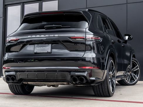 Certified 2022 Porsche Cayenne Turbo S image 11