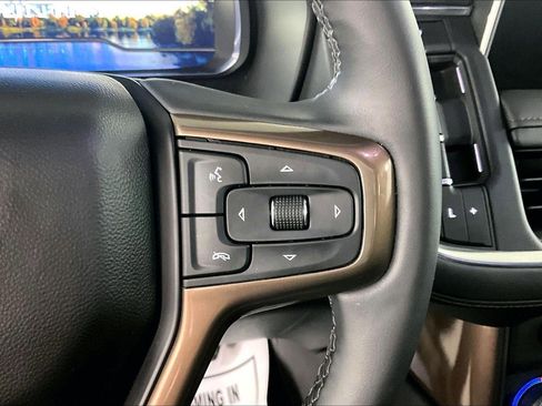 Used 2023 Chevrolet Suburban High Country image 12