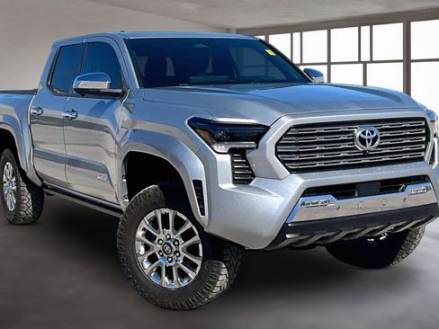 Used 2024 Toyota Tacoma Limited w/ Limited Package (LT) image 3