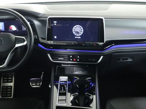 Used 2024 Volkswagen Atlas Cross Sport SEL R-Line image 14