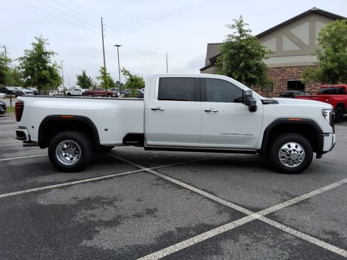 Used 2025 GMC Sierra 3500 Denali Ultimate AWD/4WD image 4