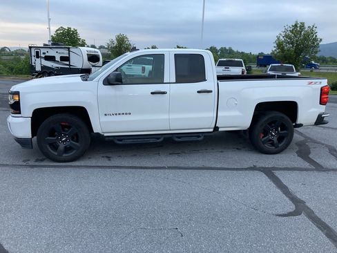 Used 2017 Chevrolet Silverado 1500 LT w/ Redline Edition AWD/4WD image 4