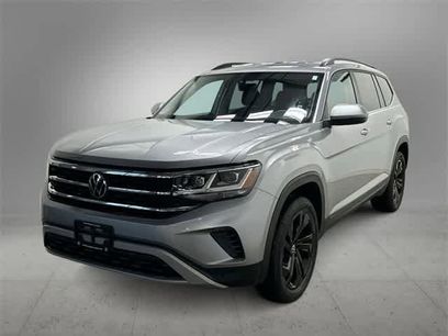 Used 2023 Volkswagen Atlas SE w/ Black Wheel Package