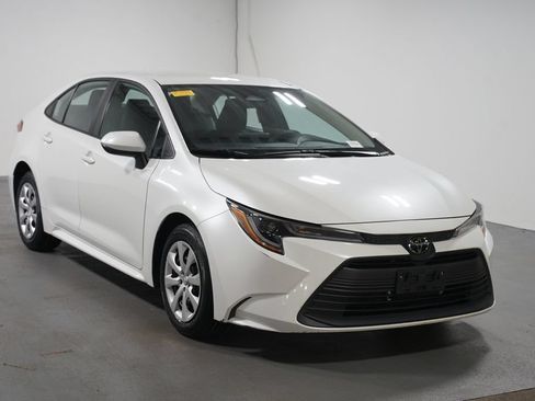 Certified 2025 Toyota Corolla LE FWD image 3