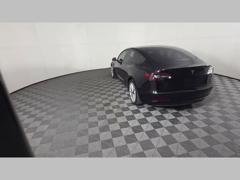 Used 2022 Tesla Model 3 Standard Range image 41