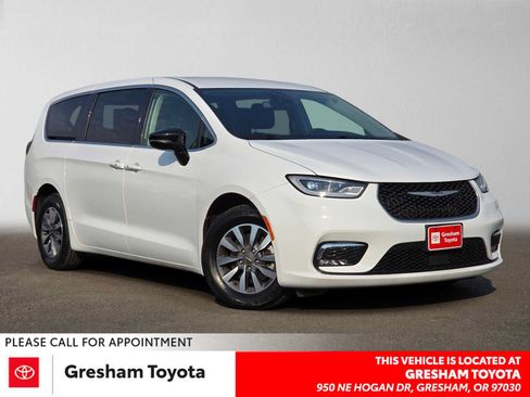 Used 2024 Chrysler Pacifica Limited FWD image 1