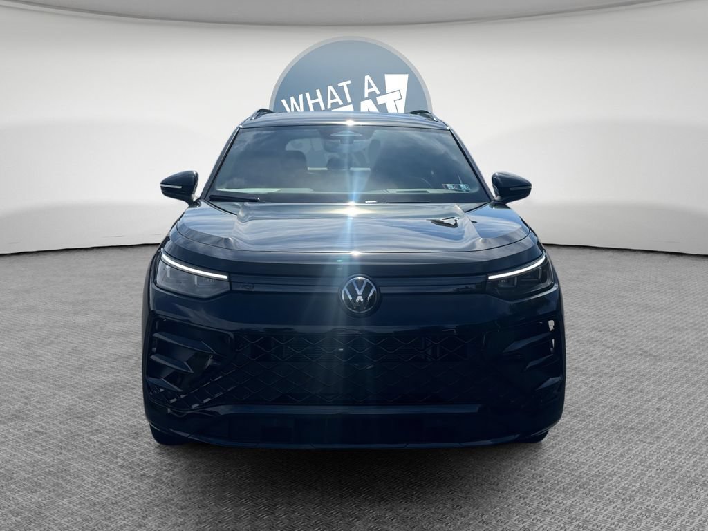 Used 2025 Volkswagen Tiguan SE R-Line AWD/4WD image 9