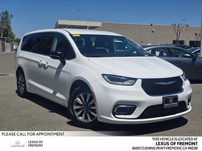 Used 2024 Chrysler Pacifica Limited