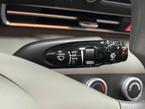 Used 2024 Hyundai Elantra SE FWD image 19
