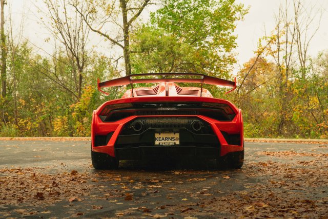 Used 2022 Lamborghini Huracan STO RWD image 40