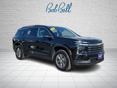 Used 2025 Chevrolet Traverse LT