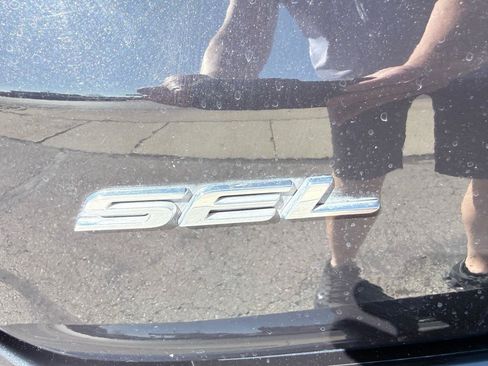 Used 2022 Ford Edge SEL w/ Convenience Package image 12