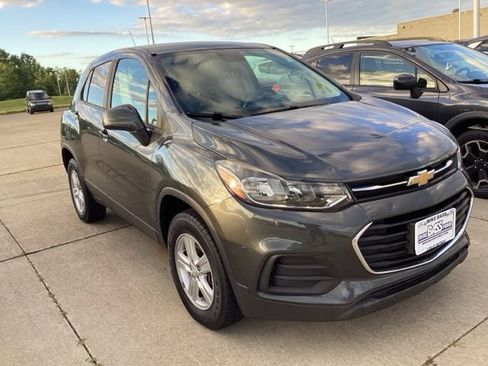 Used 2020 Chevrolet Trax LS w/ Tint and Cruise Package AWD/4WD image 9