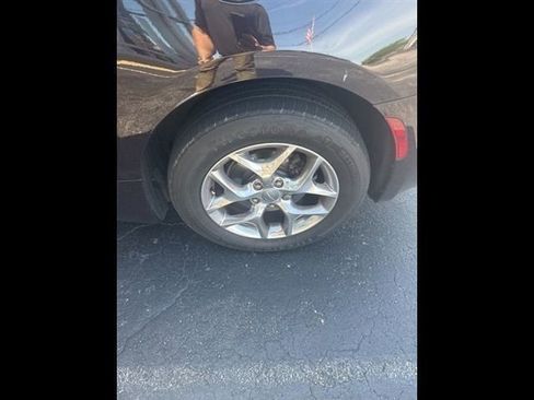 Used 2017 Chrysler Pacifica Limited w/ UConnect Theater Package FWD image 16