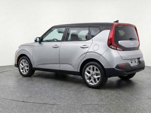Used 2025 Kia Soul LX w/ LX Technology Package FWD image 6