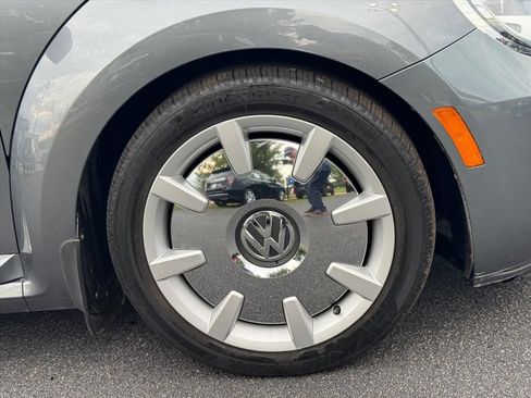 Used 2019 Volkswagen Beetle 2.0T SE FWD image 9
