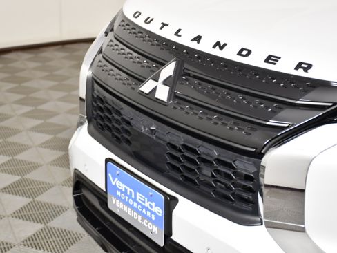 Used 2023 Mitsubishi Outlander SE Black Edition AWD/4WD image 11
