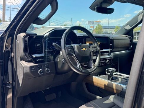 Used 2023 Chevrolet Silverado 1500 High Country w/ Technology Package AWD/4WD image 9