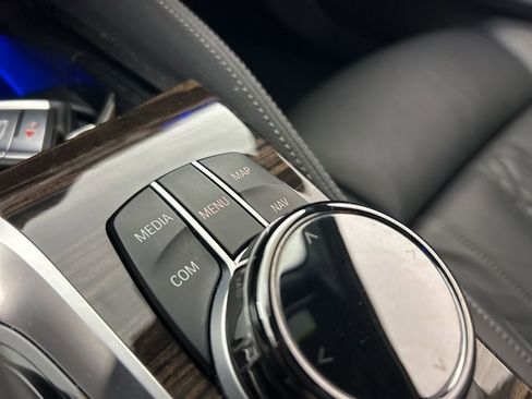 Used 2022 BMW M550i xDrive image 35