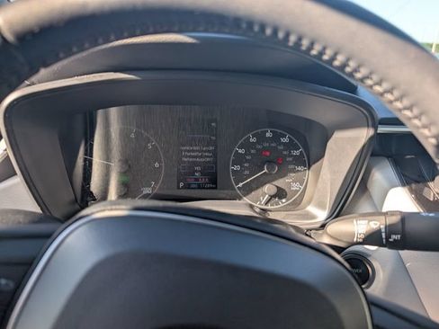Used 2025 Toyota Corolla SE w/ Convenience Package FWD image 18