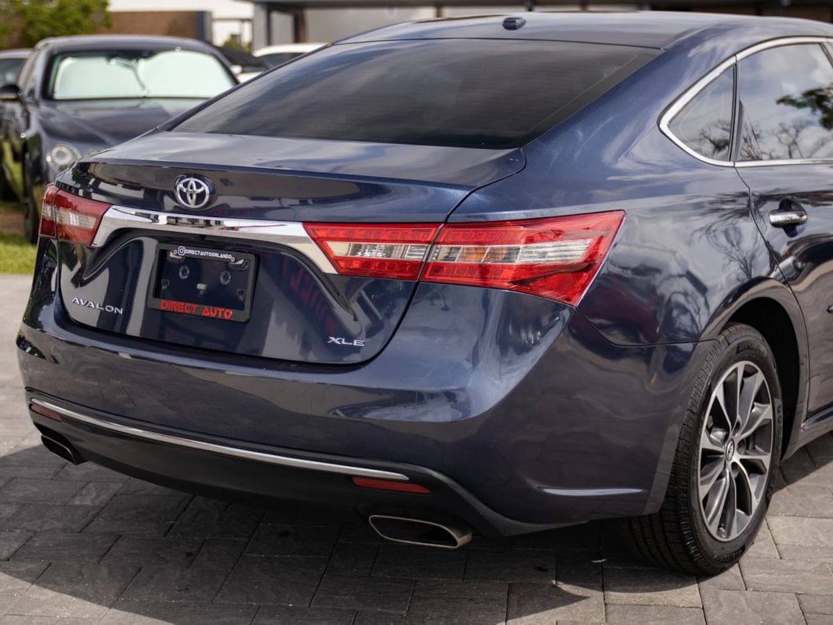 Used 2017 Toyota Avalon XLE w/ Carpet Mat Package FWD image 12