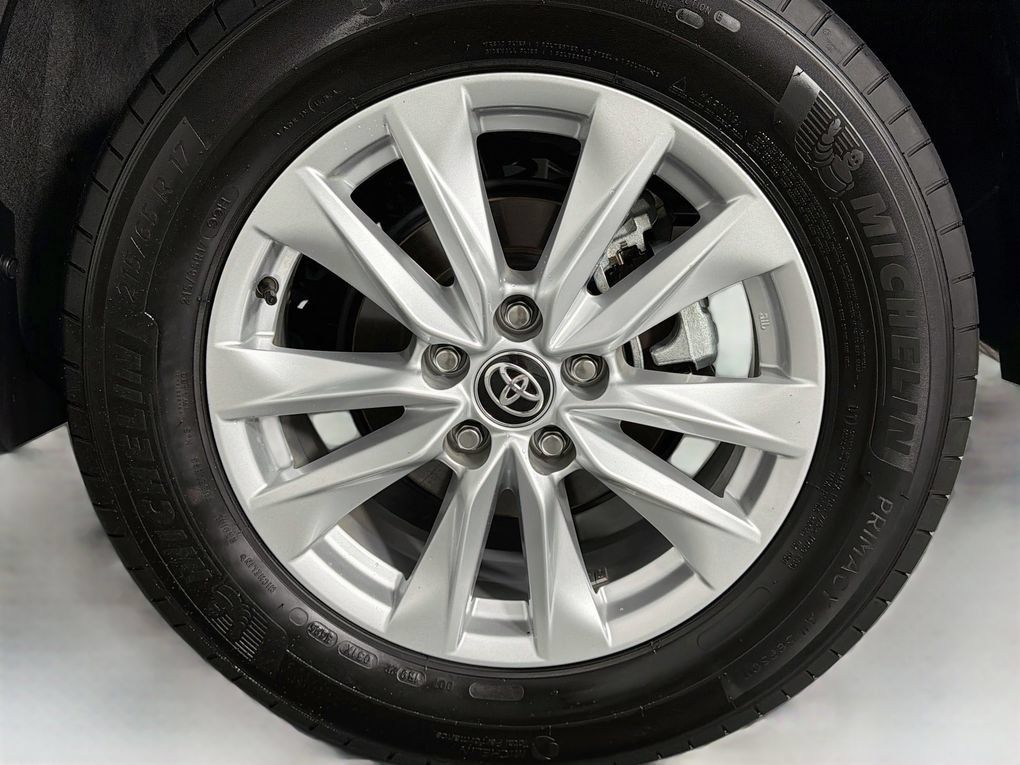 Used 2026 Toyota Corolla Cross LE FWD image 32