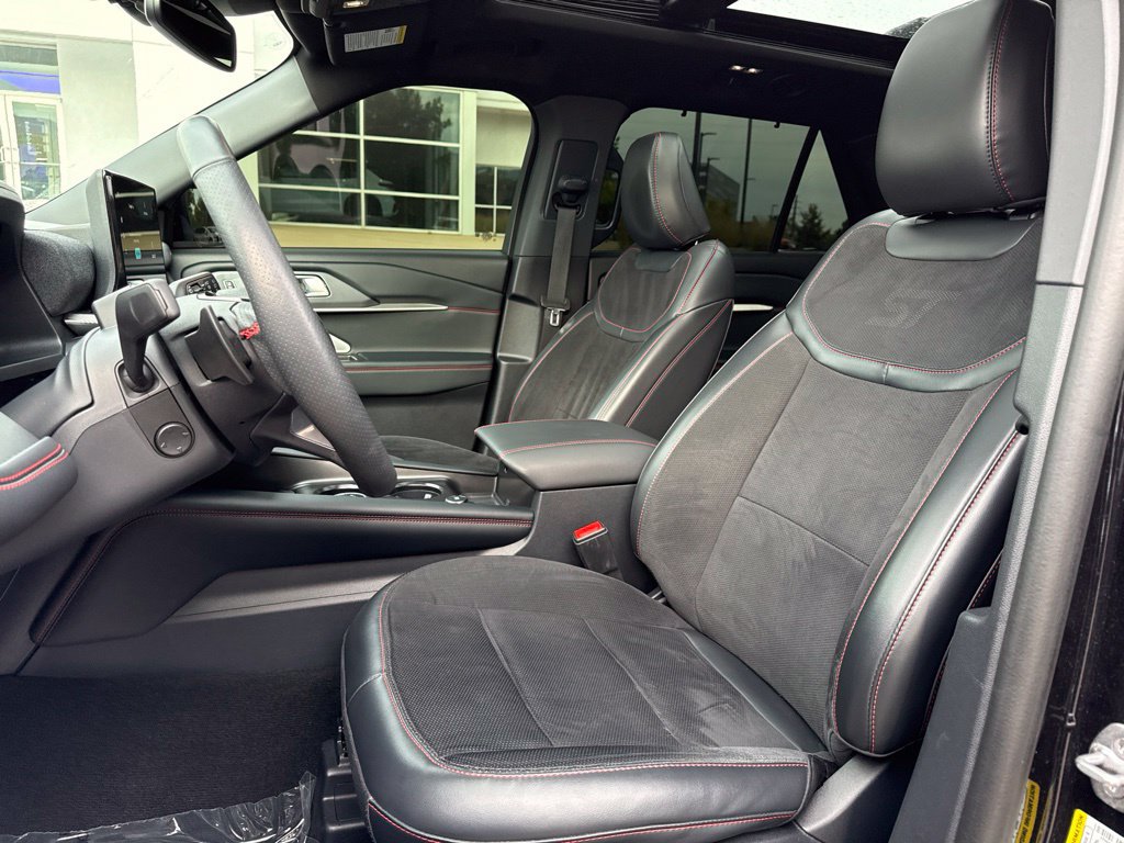 Used 2025 Ford Explorer ST AWD/4WD image 9