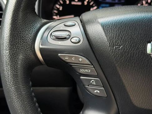 Used 2015 Nissan Pathfinder SV AWD/4WD image 12