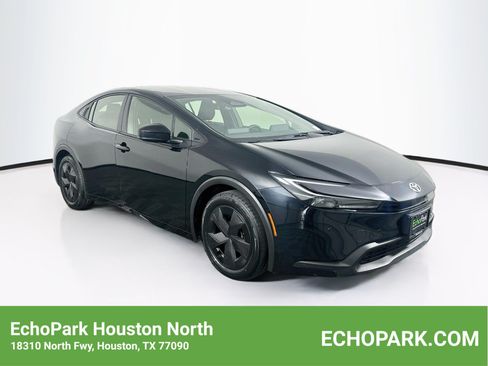 Used 2025 Toyota Prius LE FWD image 1
