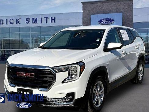 Used 2024 GMC Terrain SLE FWD image 1