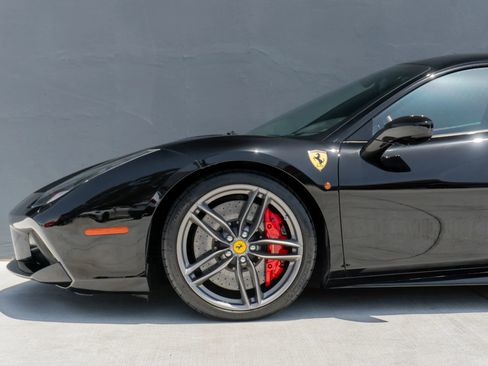 Used 2018 Ferrari 488 GTB RWD image 17
