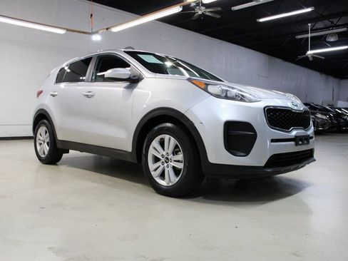 Used 2019 Kia Sportage LX image 3