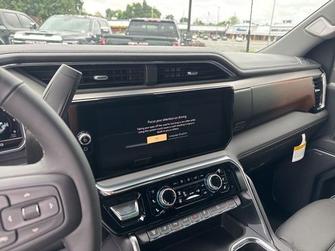 New 2025 GMC Sierra 2500 Denali w/ Denali Reserve Package image 19