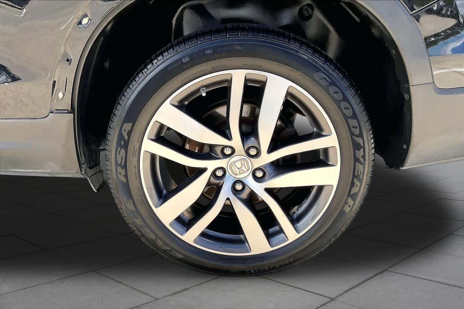 Used 2016 Honda Pilot Elite image 11