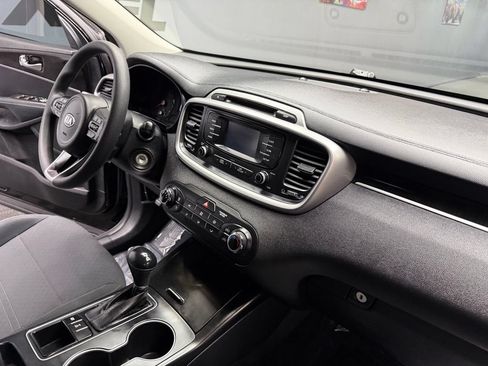 Used 2017 Kia Sorento AWD image 48